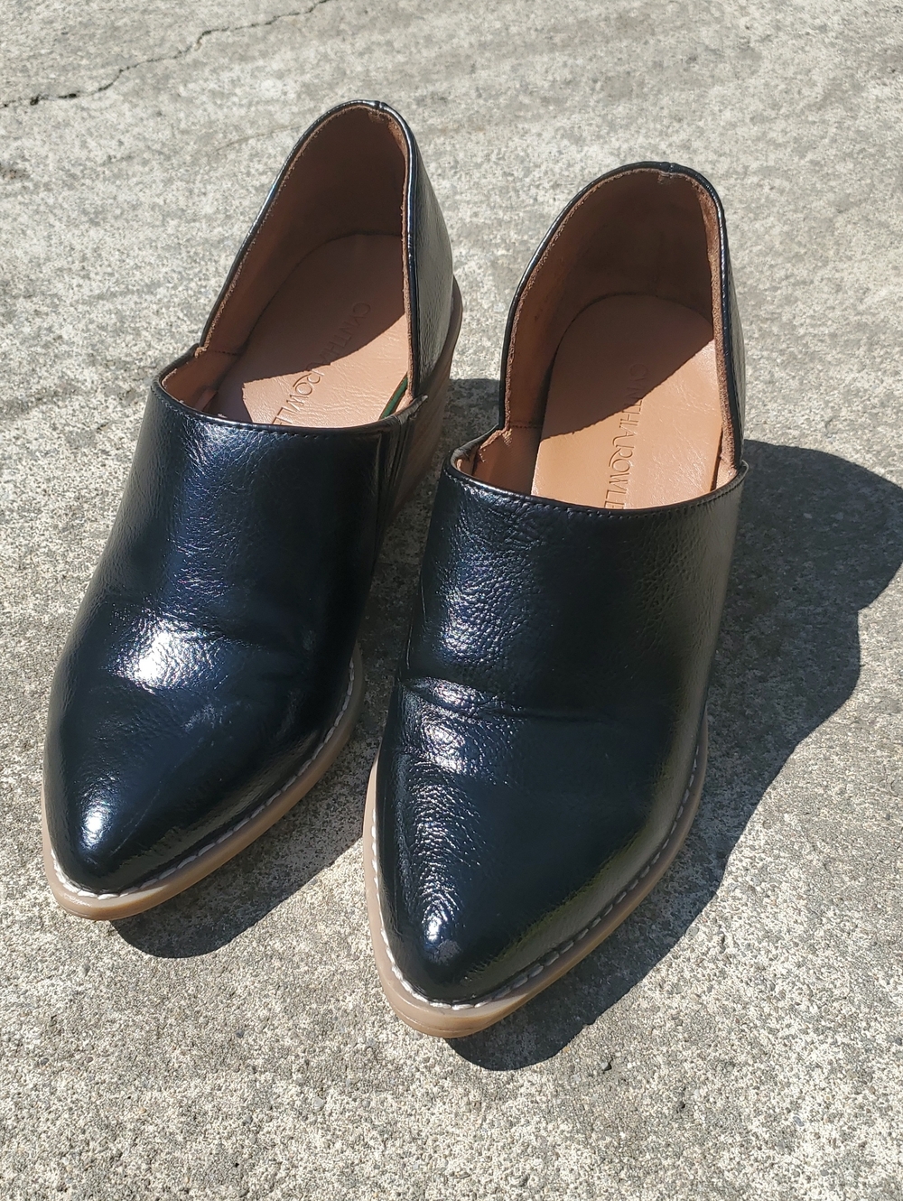 Cynthia Rowley Black Faux Leather Shoes Size 7M White Stiching